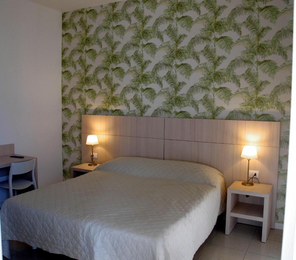 Santa Barbara Hotel & Apartments Белларія-Іджеа-Марина Екстер'єр фото