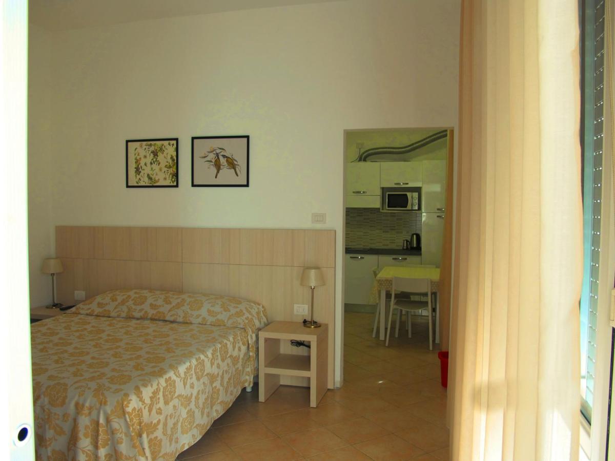 Santa Barbara Hotel & Apartments Белларія-Іджеа-Марина Екстер'єр фото