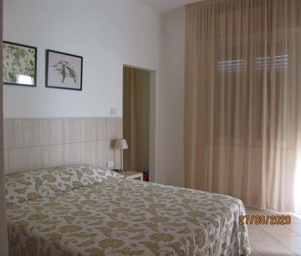 Santa Barbara Hotel & Apartments Белларія-Іджеа-Марина Екстер'єр фото