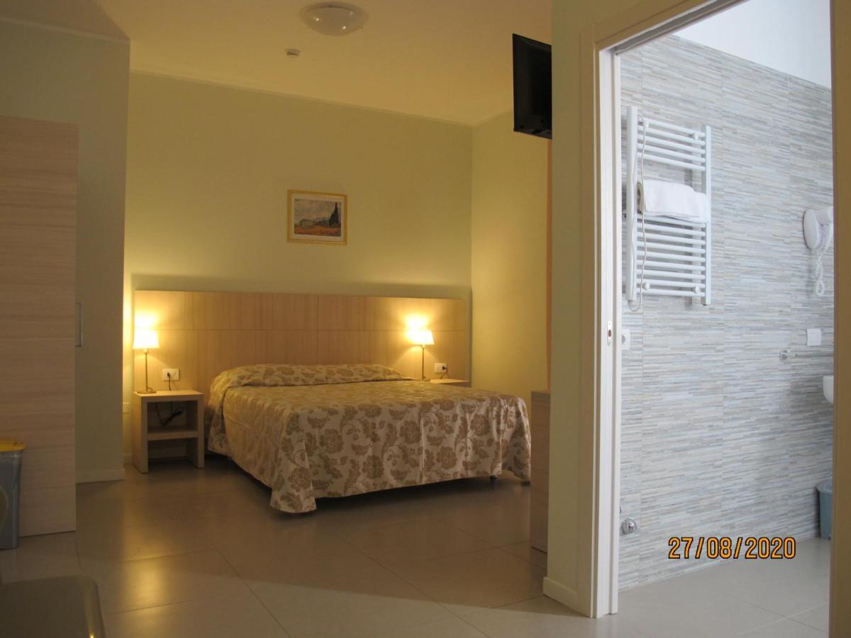 Santa Barbara Hotel & Apartments Белларія-Іджеа-Марина Екстер'єр фото