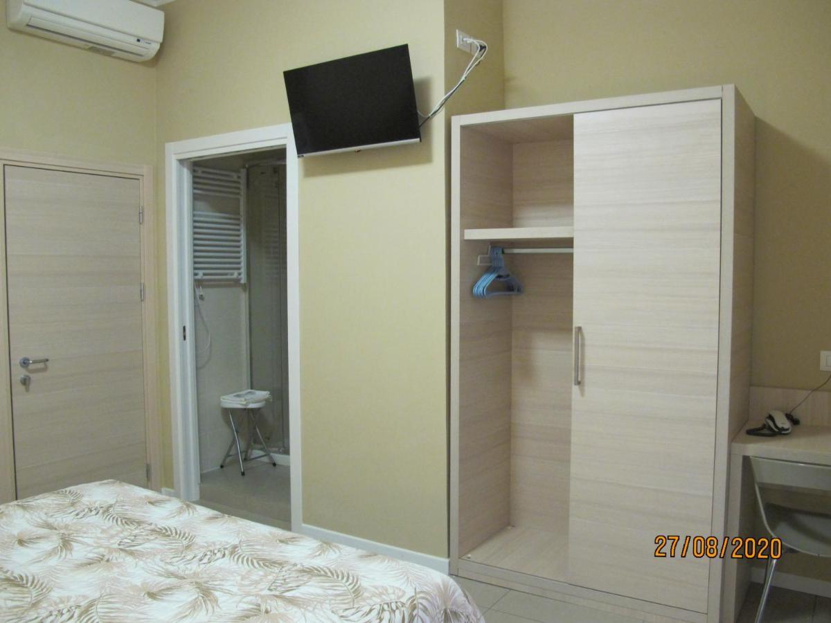 Santa Barbara Hotel & Apartments Белларія-Іджеа-Марина Екстер'єр фото