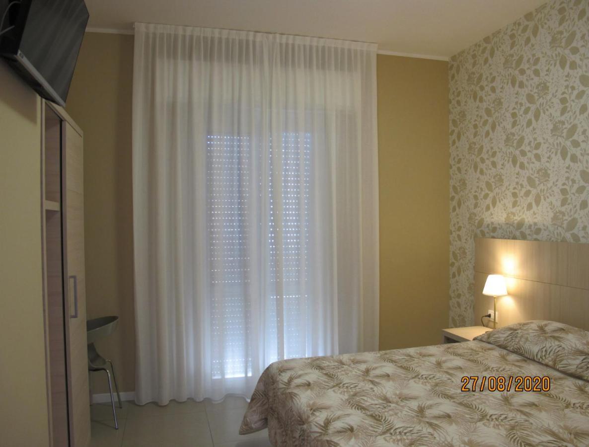 Santa Barbara Hotel & Apartments Белларія-Іджеа-Марина Екстер'єр фото