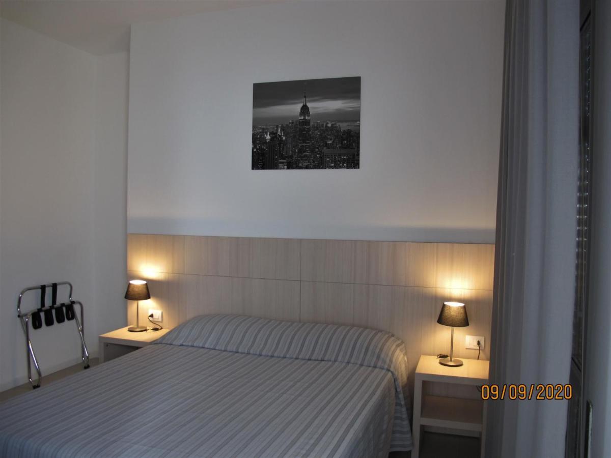 Santa Barbara Hotel & Apartments Белларія-Іджеа-Марина Екстер'єр фото