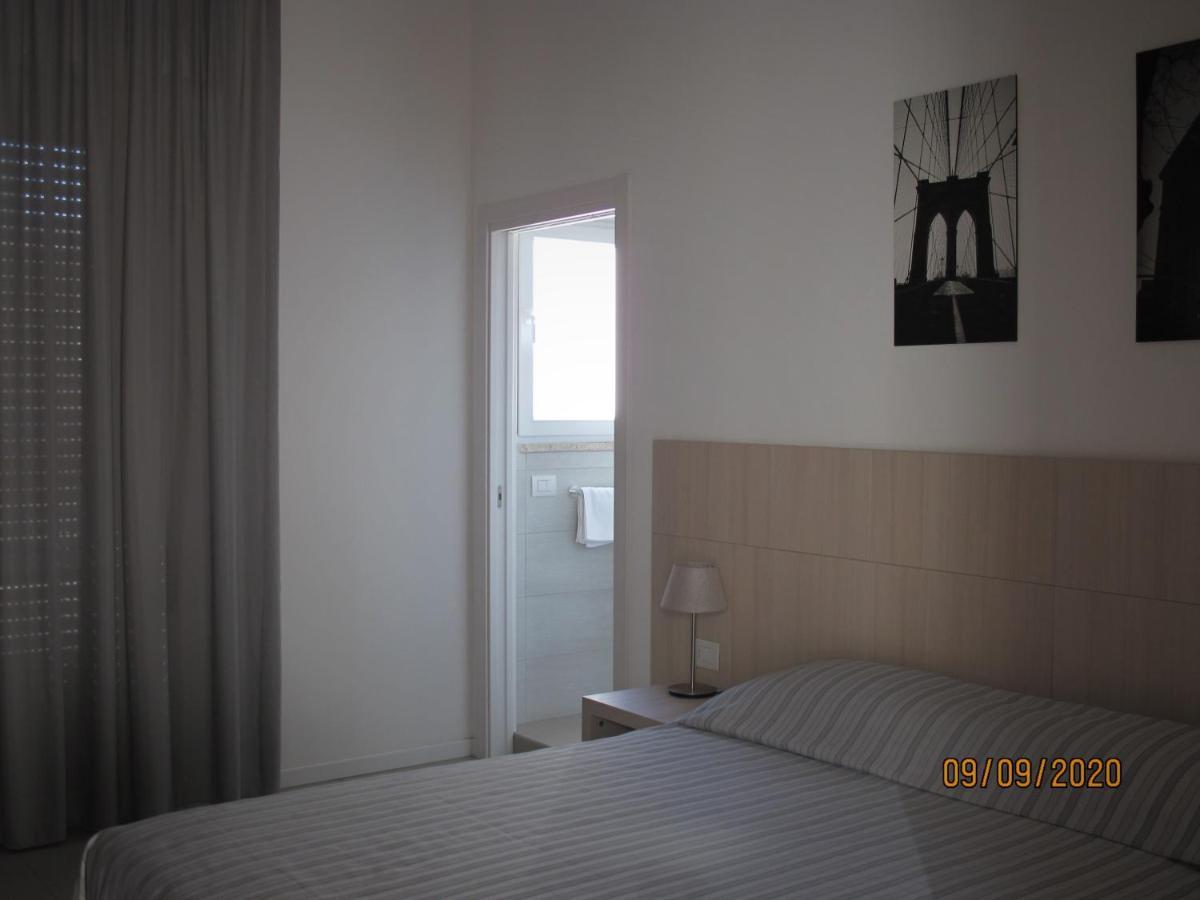 Santa Barbara Hotel & Apartments Белларія-Іджеа-Марина Екстер'єр фото