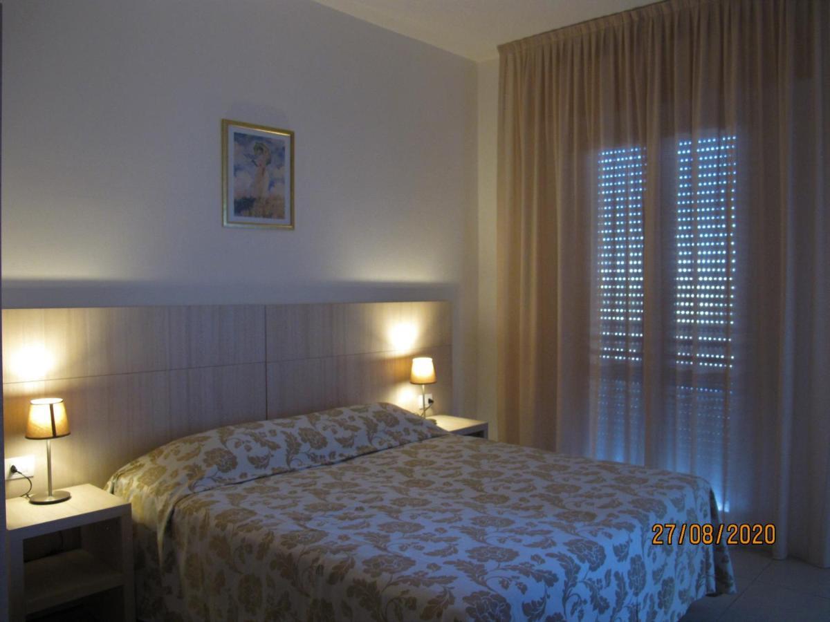 Santa Barbara Hotel & Apartments Белларія-Іджеа-Марина Екстер'єр фото