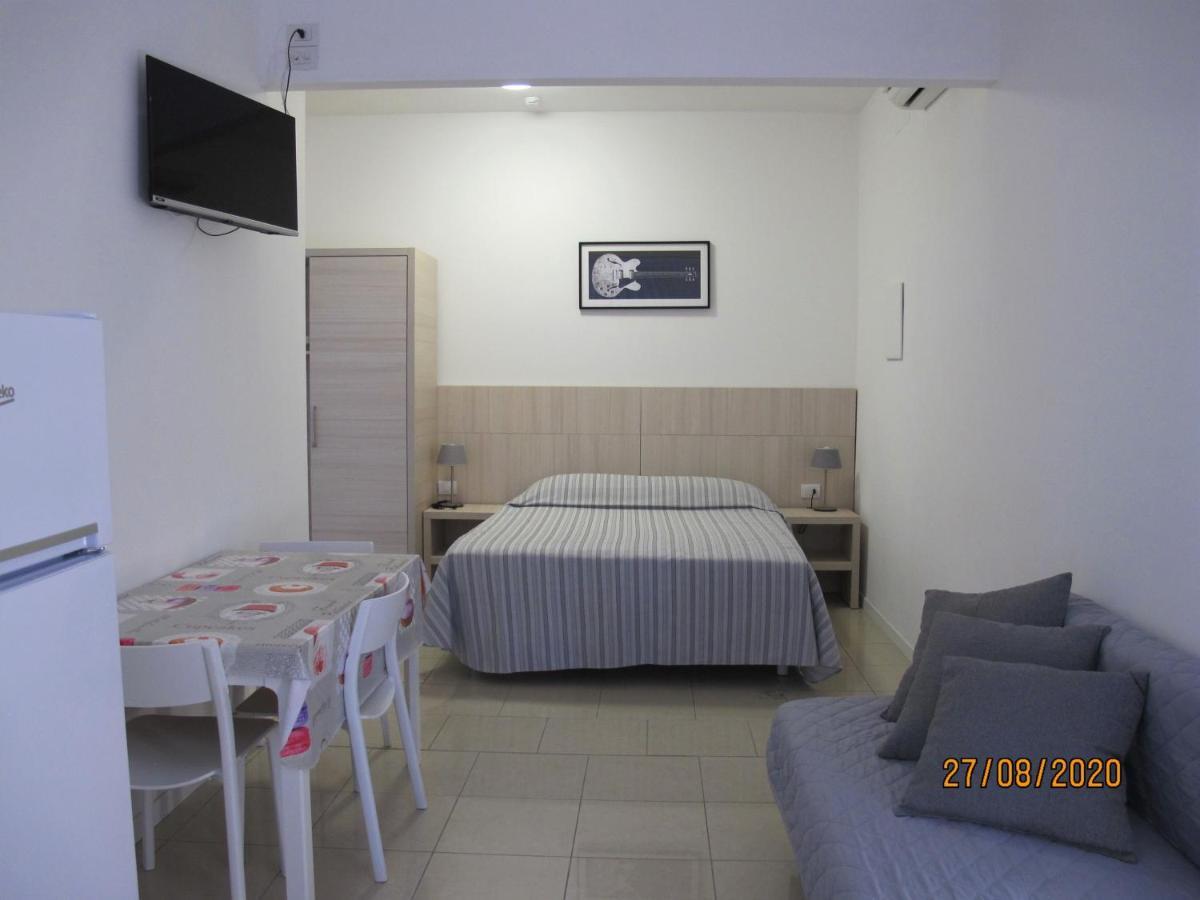Santa Barbara Hotel & Apartments Белларія-Іджеа-Марина Екстер'єр фото