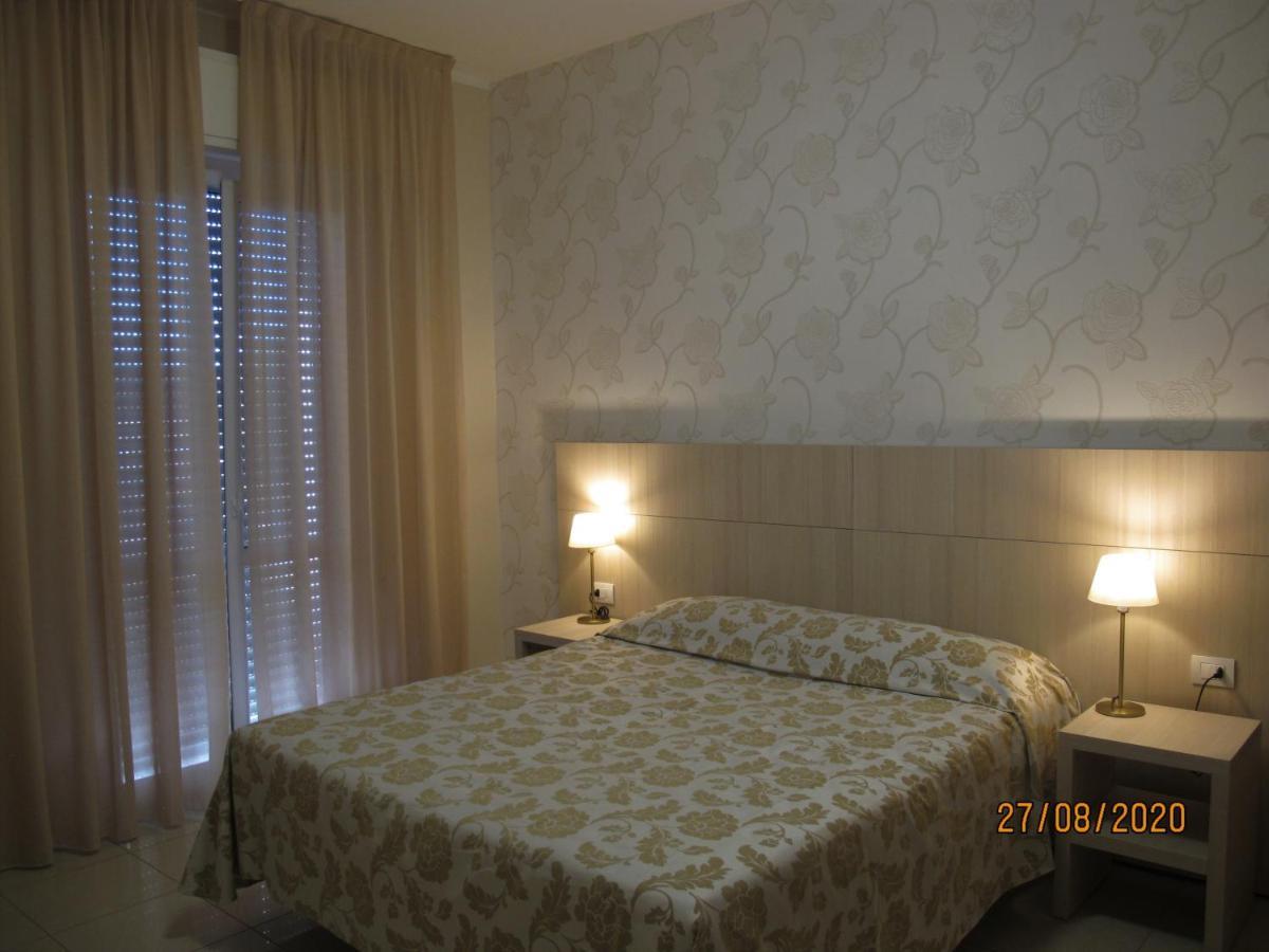 Santa Barbara Hotel & Apartments Белларія-Іджеа-Марина Екстер'єр фото