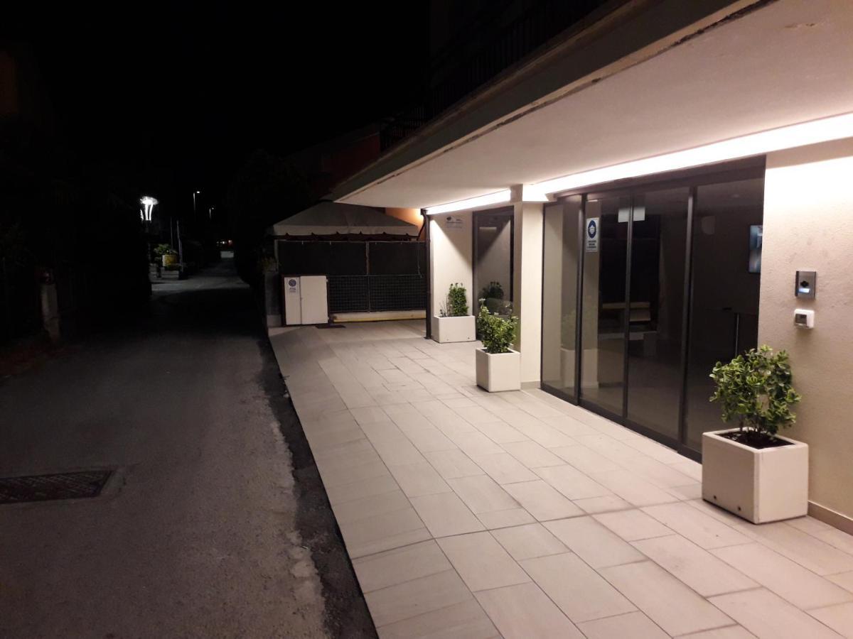 Santa Barbara Hotel & Apartments Белларія-Іджеа-Марина Екстер'єр фото