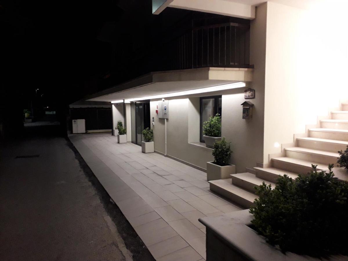 Santa Barbara Hotel & Apartments Белларія-Іджеа-Марина Екстер'єр фото