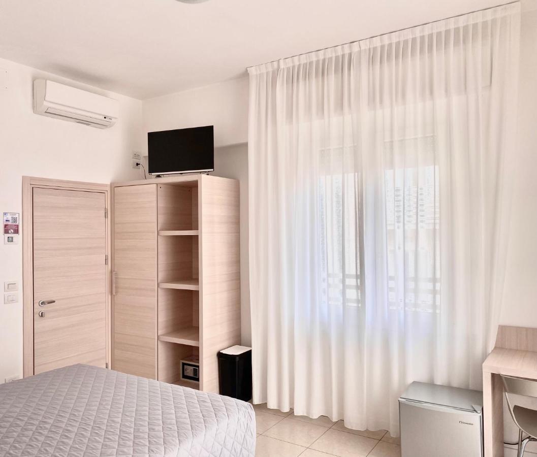 Santa Barbara Hotel & Apartments Белларія-Іджеа-Марина Екстер'єр фото