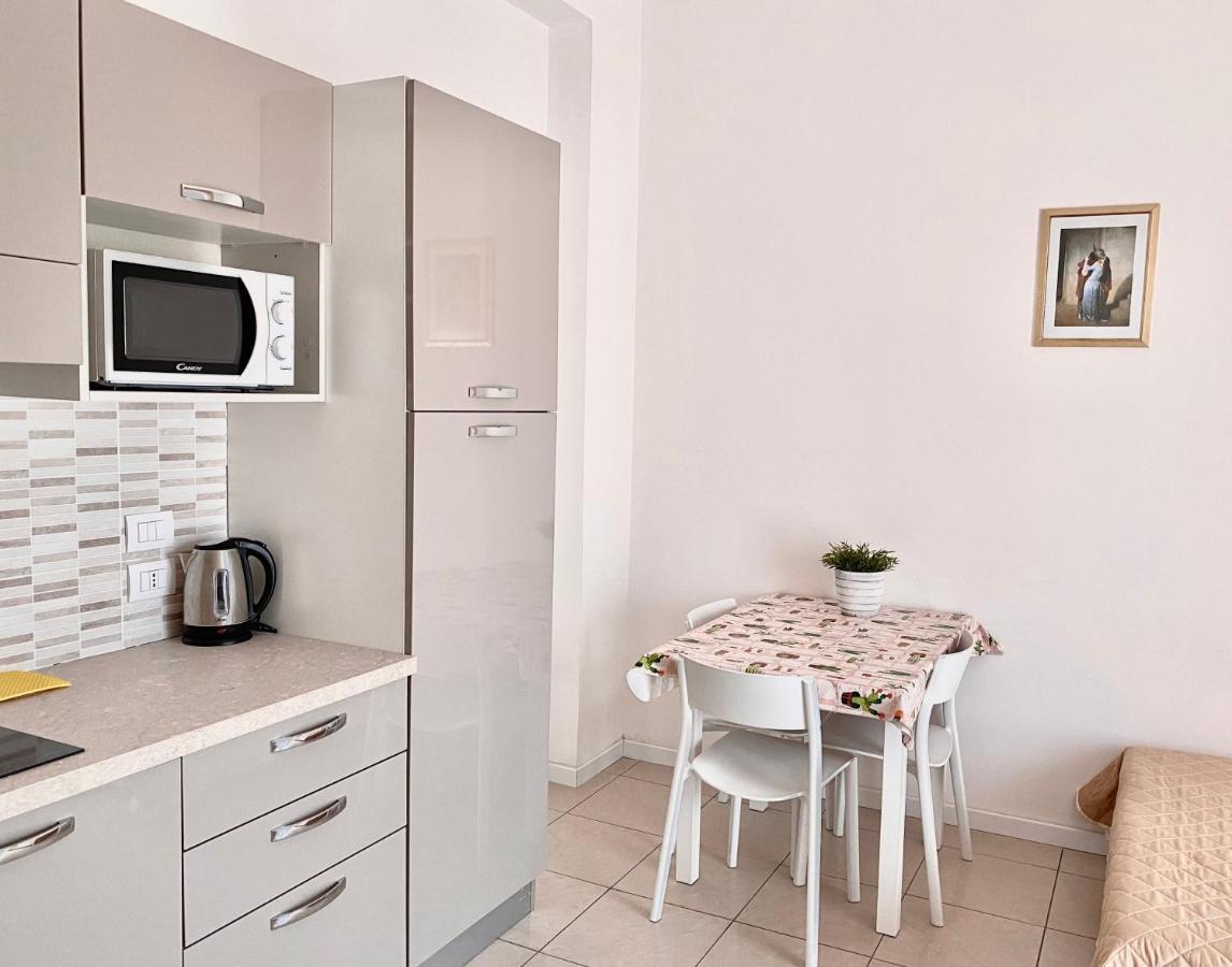 Santa Barbara Hotel & Apartments Белларія-Іджеа-Марина Екстер'єр фото