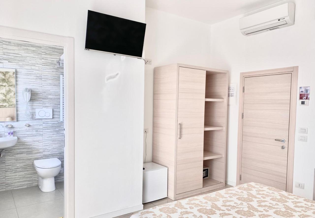 Santa Barbara Hotel & Apartments Белларія-Іджеа-Марина Екстер'єр фото