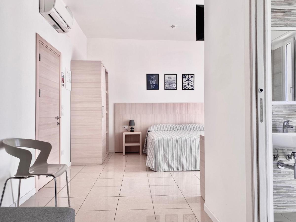 Santa Barbara Hotel & Apartments Белларія-Іджеа-Марина Екстер'єр фото