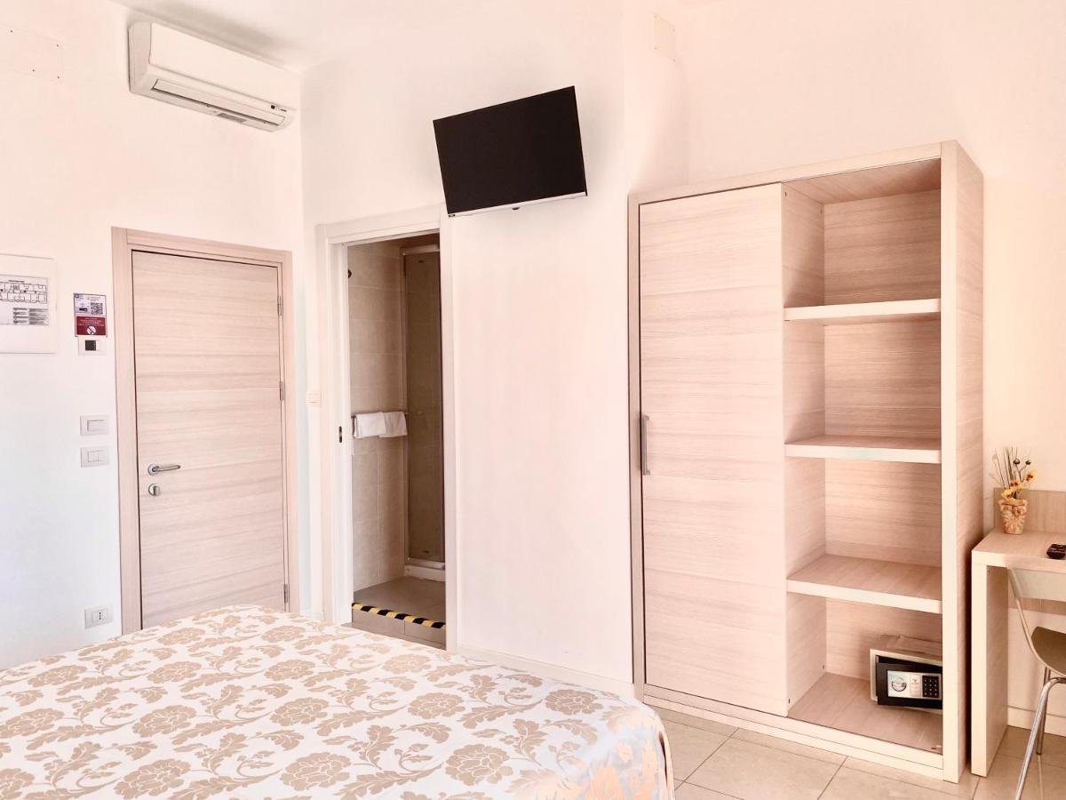 Santa Barbara Hotel & Apartments Белларія-Іджеа-Марина Екстер'єр фото