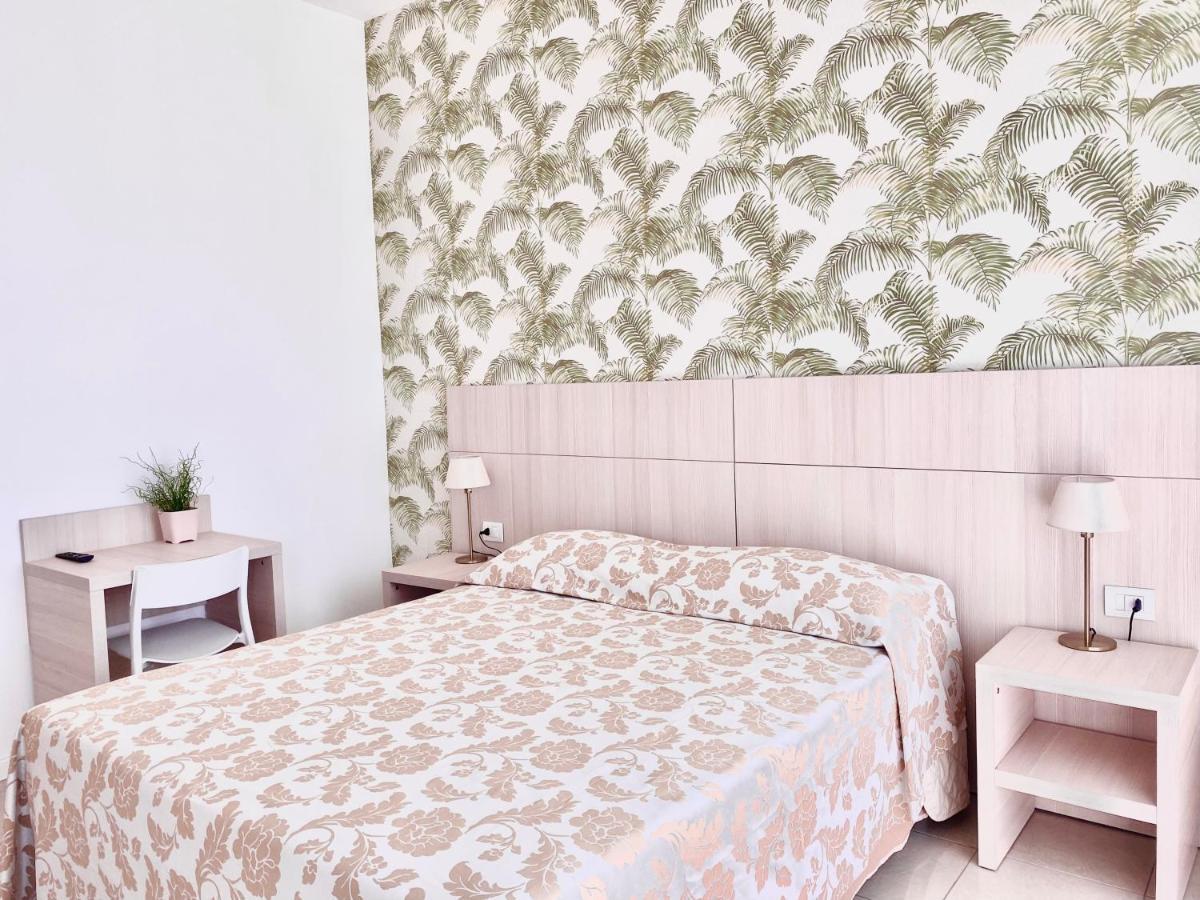 Santa Barbara Hotel & Apartments Белларія-Іджеа-Марина Екстер'єр фото