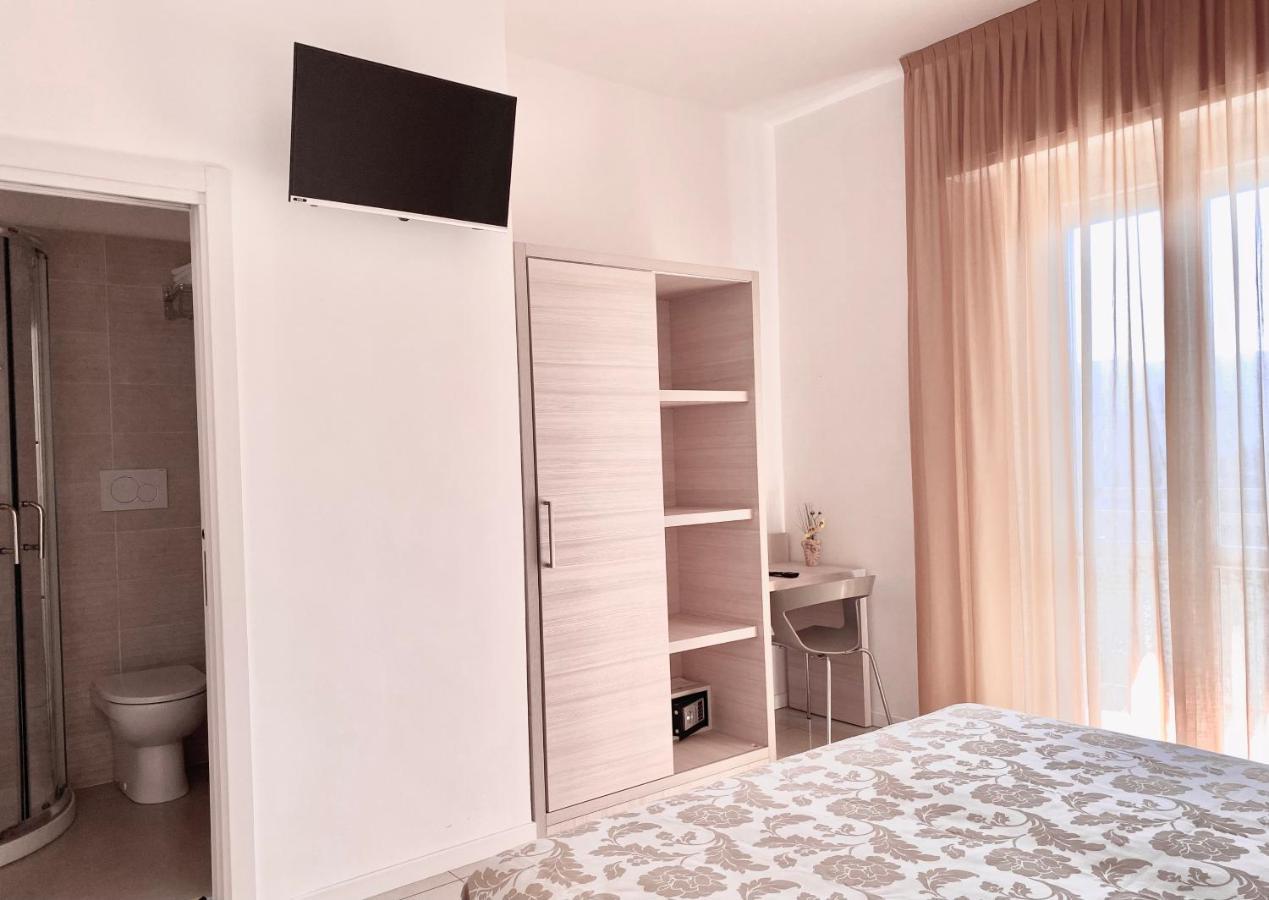 Santa Barbara Hotel & Apartments Белларія-Іджеа-Марина Екстер'єр фото