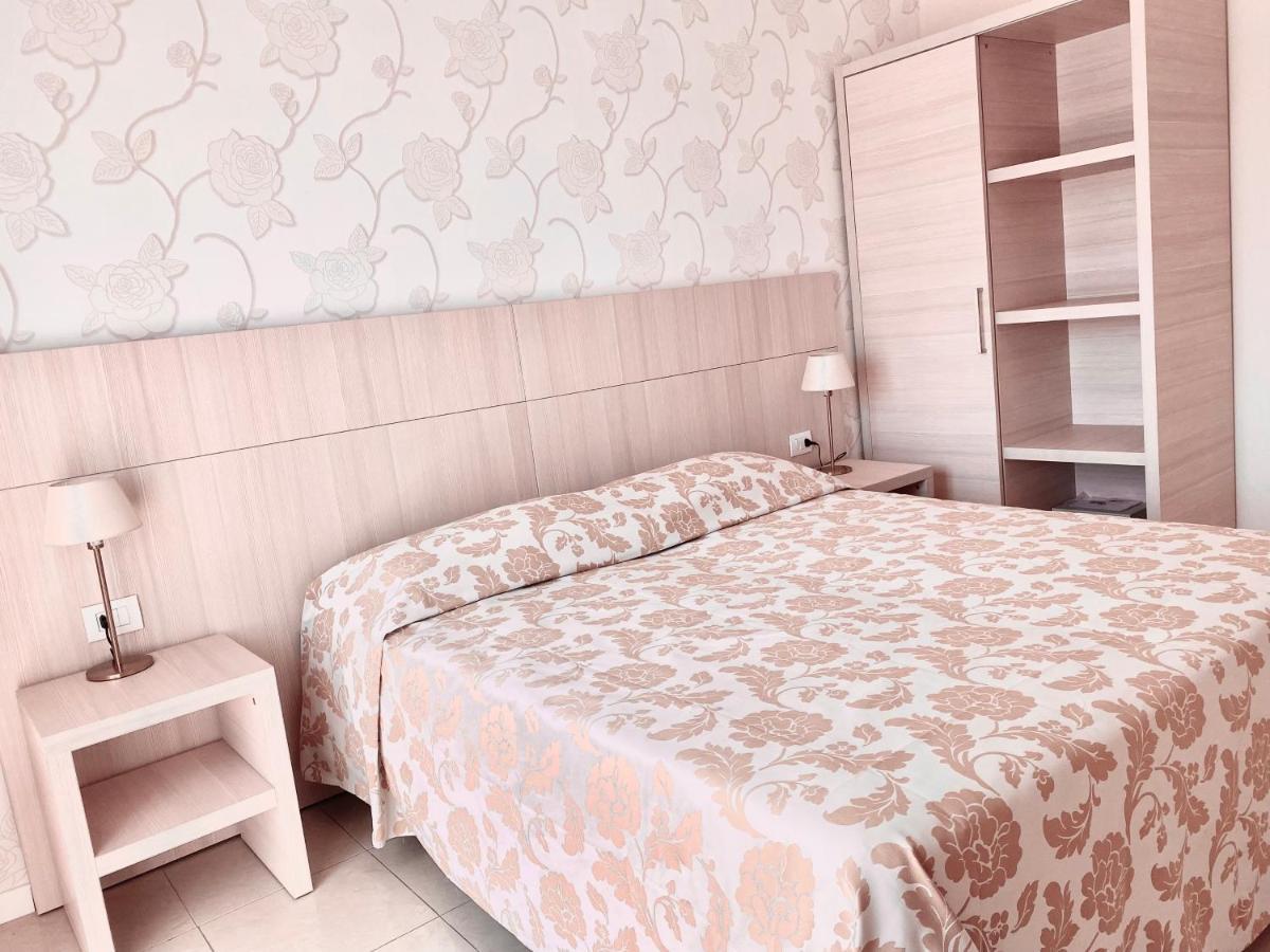 Santa Barbara Hotel & Apartments Белларія-Іджеа-Марина Номер фото