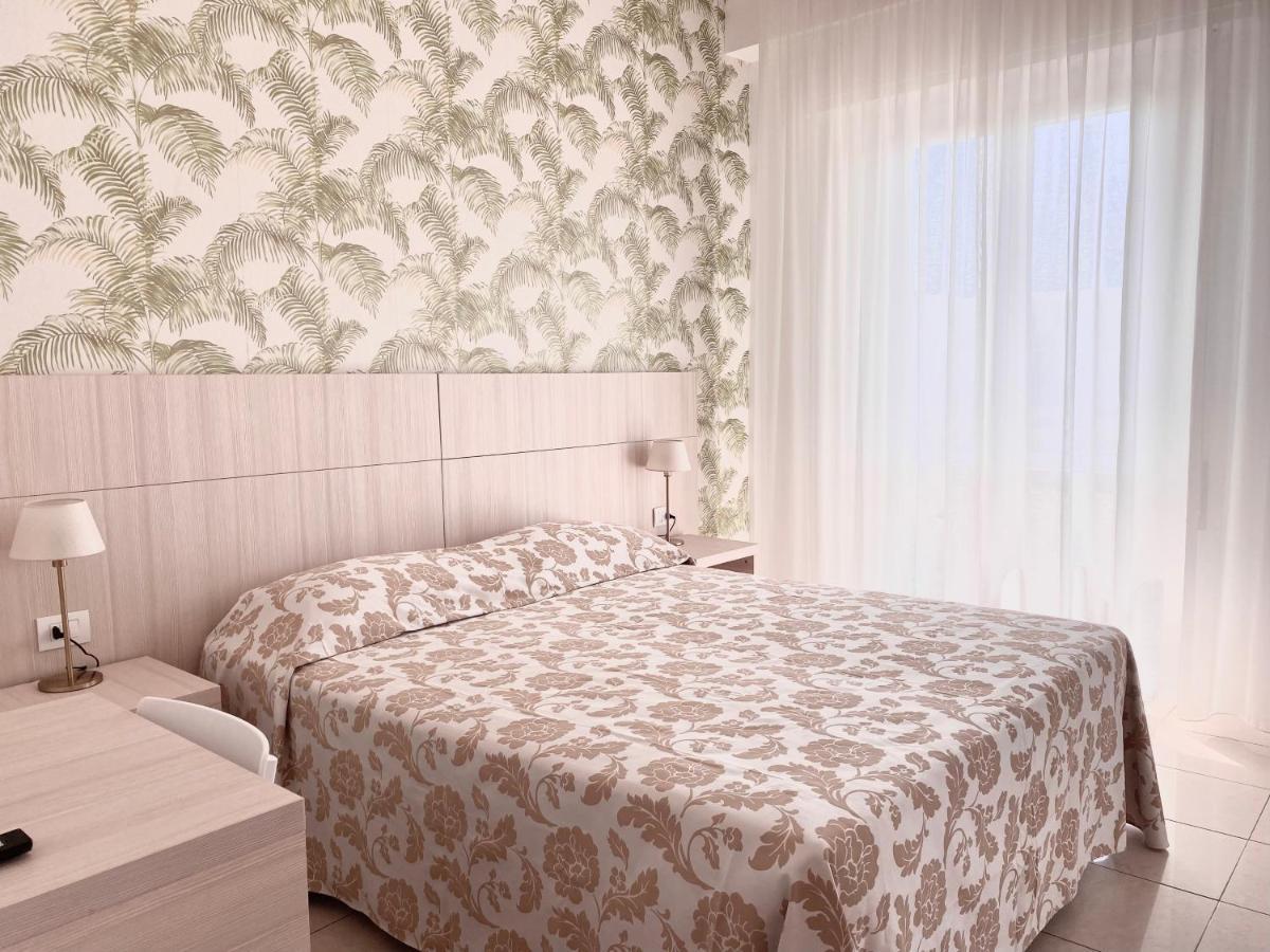 Santa Barbara Hotel & Apartments Белларія-Іджеа-Марина Екстер'єр фото