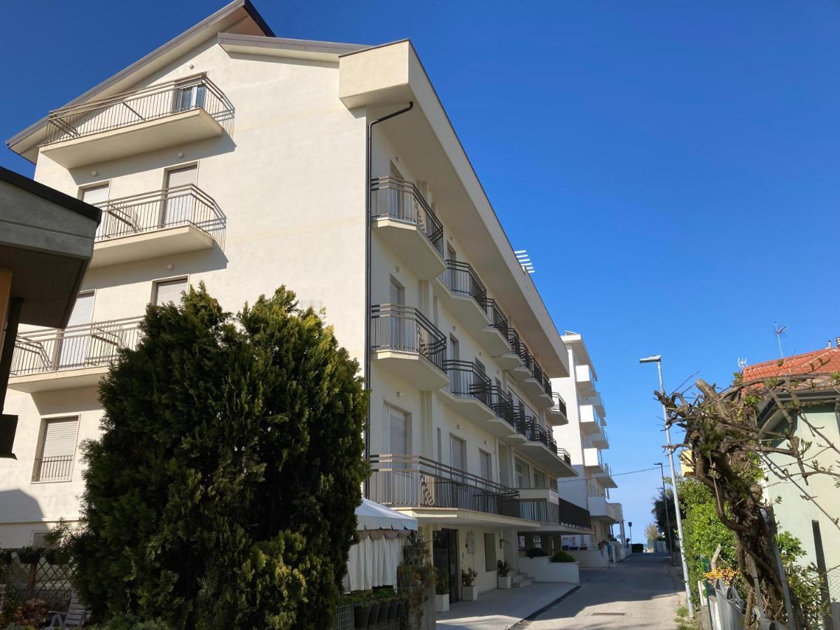 Santa Barbara Hotel & Apartments Белларія-Іджеа-Марина Екстер'єр фото