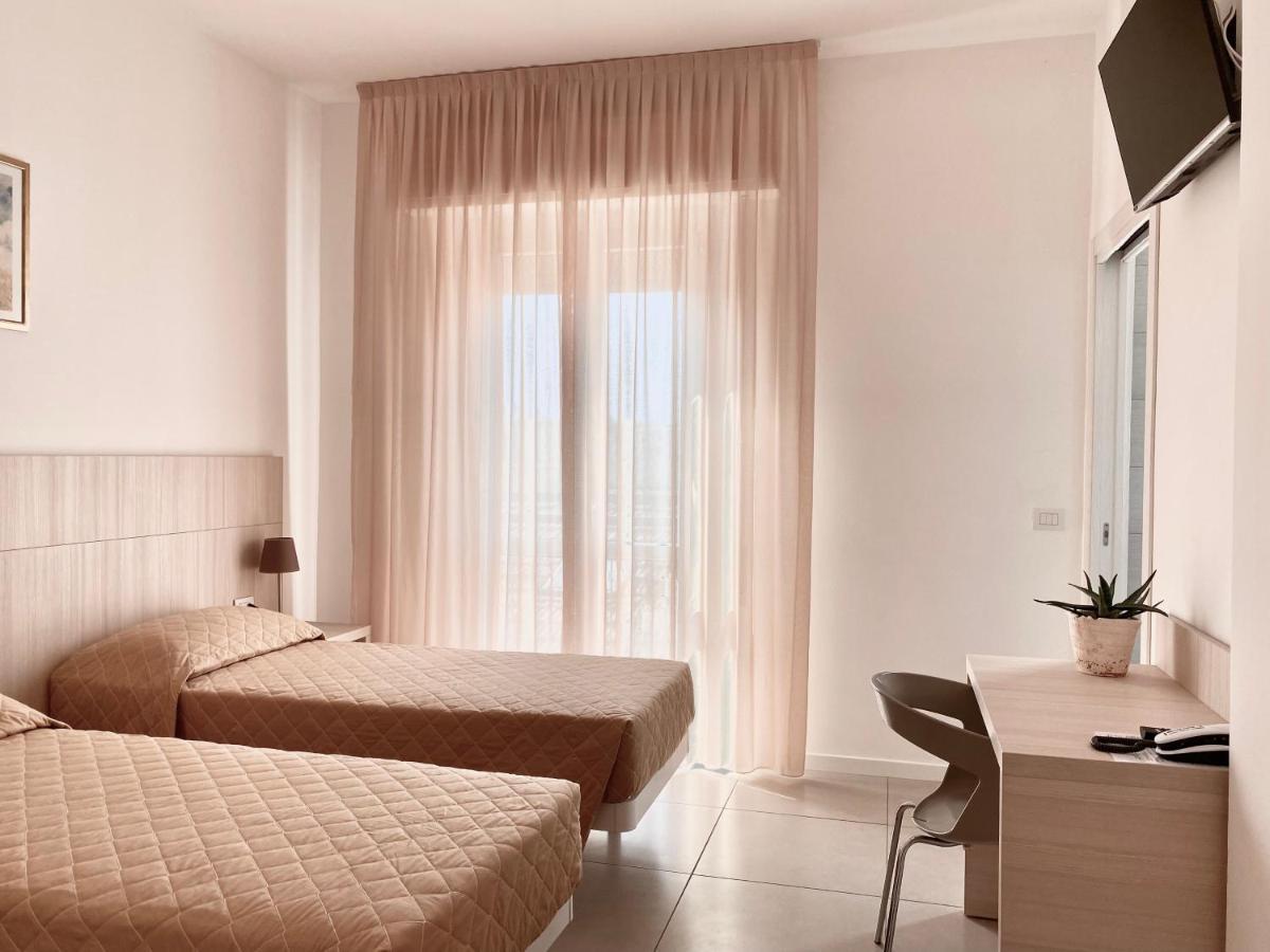Santa Barbara Hotel & Apartments Белларія-Іджеа-Марина Екстер'єр фото