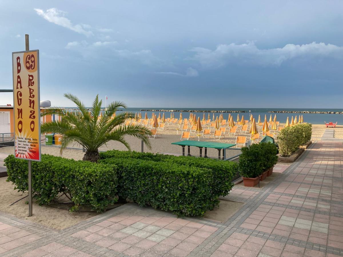 Santa Barbara Hotel & Apartments Белларія-Іджеа-Марина Екстер'єр фото