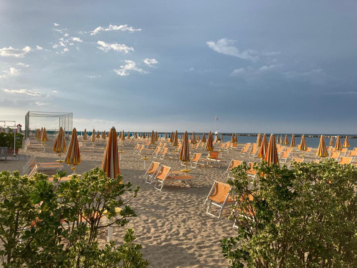 Santa Barbara Hotel & Apartments Белларія-Іджеа-Марина Екстер'єр фото