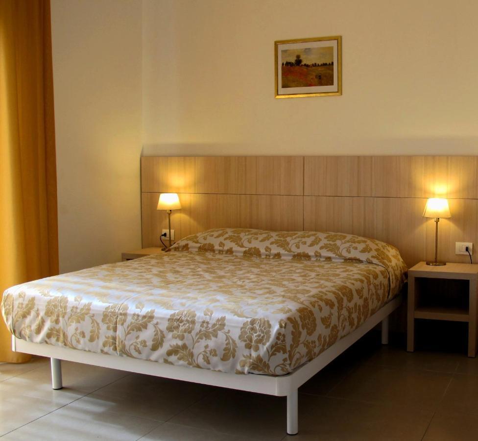 Santa Barbara Hotel & Apartments Белларія-Іджеа-Марина Екстер'єр фото
