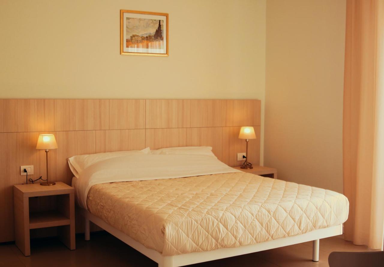 Santa Barbara Hotel & Apartments Белларія-Іджеа-Марина Екстер'єр фото