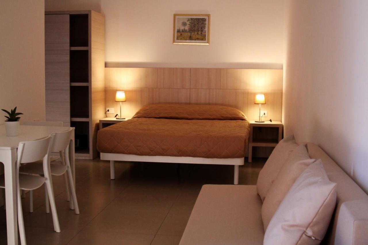 Santa Barbara Hotel & Apartments Белларія-Іджеа-Марина Екстер'єр фото